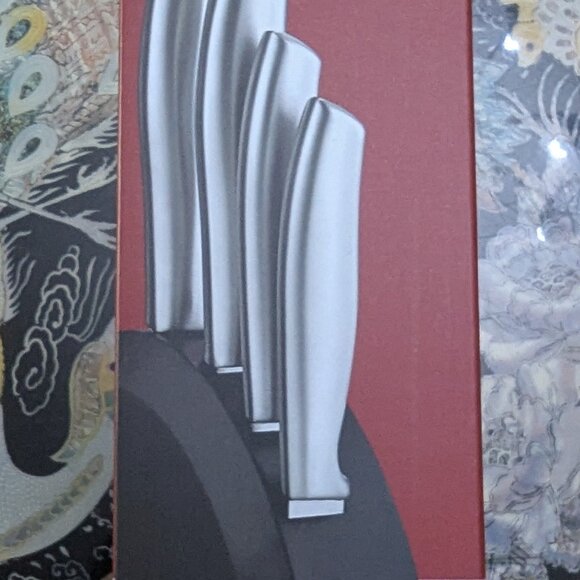 Hampton Forge cutlery sets - 2 sets and bread knife. Never used, new in boxes. - Picture 8 of 11